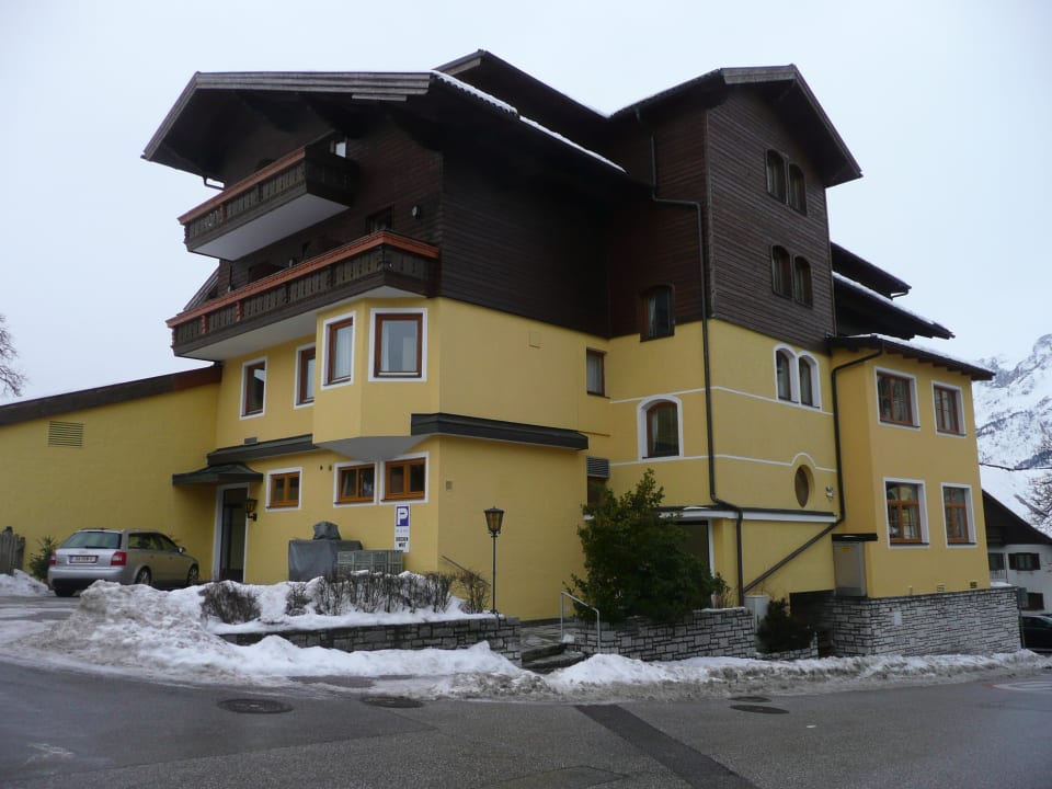 Aussenansicht links vom Hotel Gasthof zum Kirchenwirt