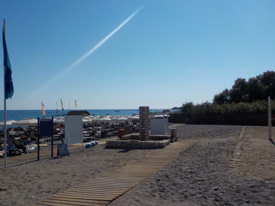 Duschen am Strand Princess Andriana Resort & Spa