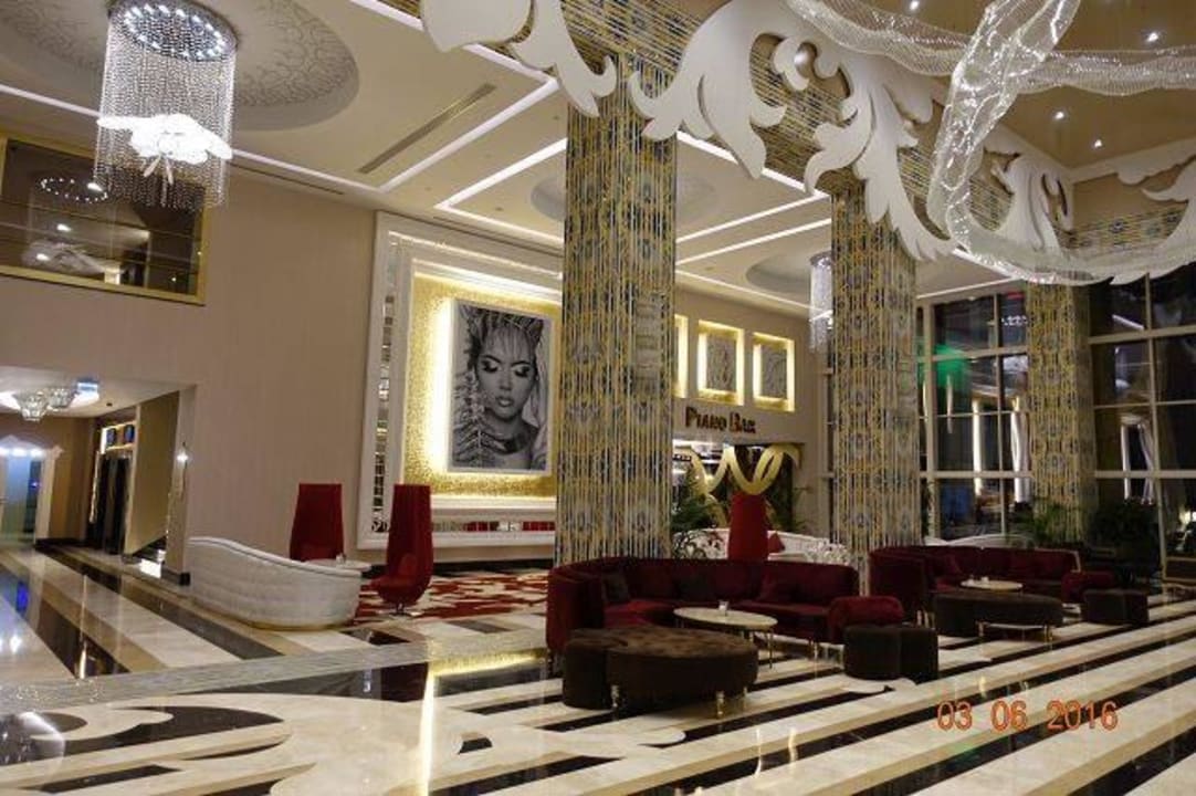 Eingangsbereich Azura Deluxe Resort & Spa Hotel