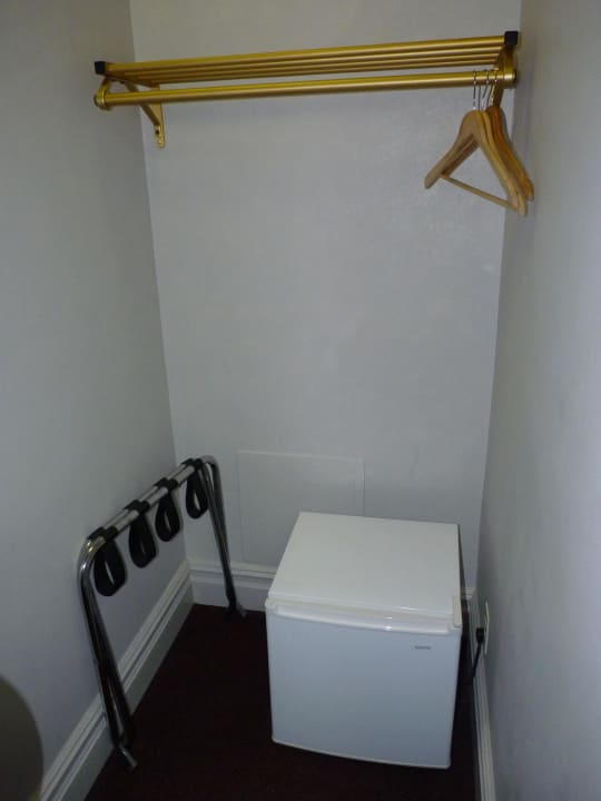 Kühlschrank und Schrankregal HGU New York