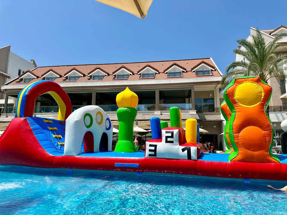 Pool Side Story Resort & Spa