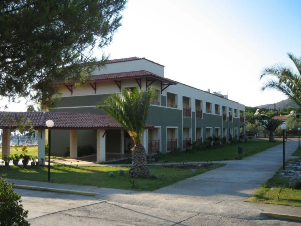 allee vers les chambres Ephesia Holiday Beach Club