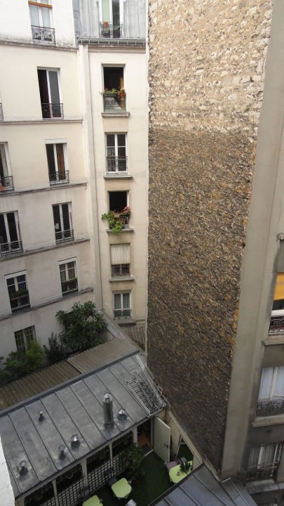 Blick zum Innenhof Hotel Eden Montmartre