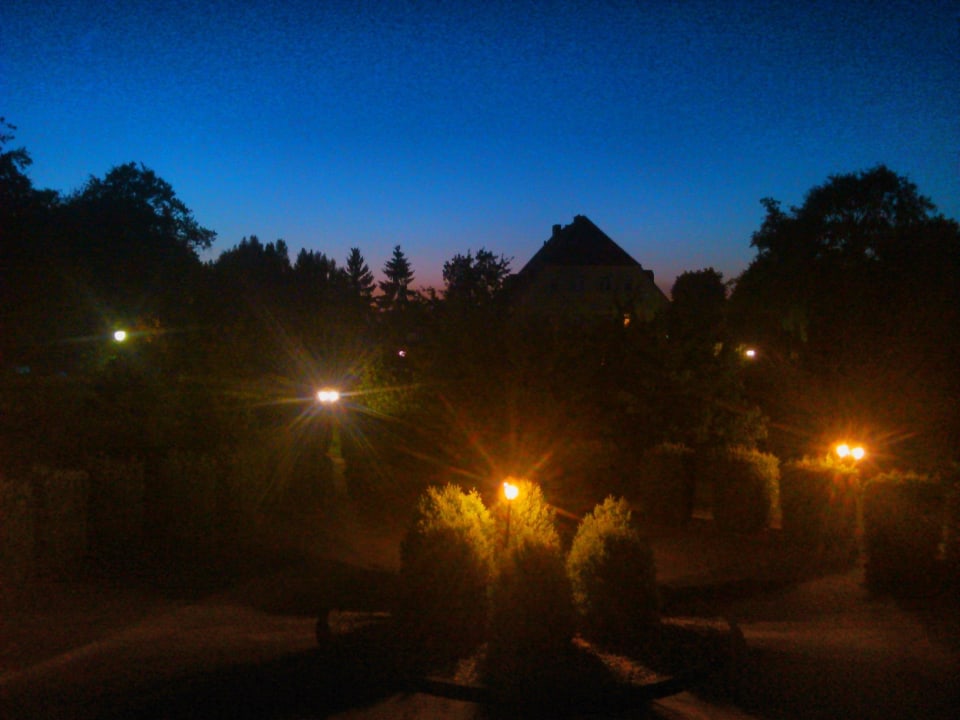 Garten bei Dämmerung Gutshof Sparow (Im Umbau/Renovierung)