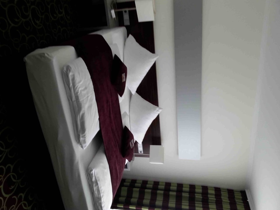 Doppelbett Hotel Metropol by Maier Privathotels