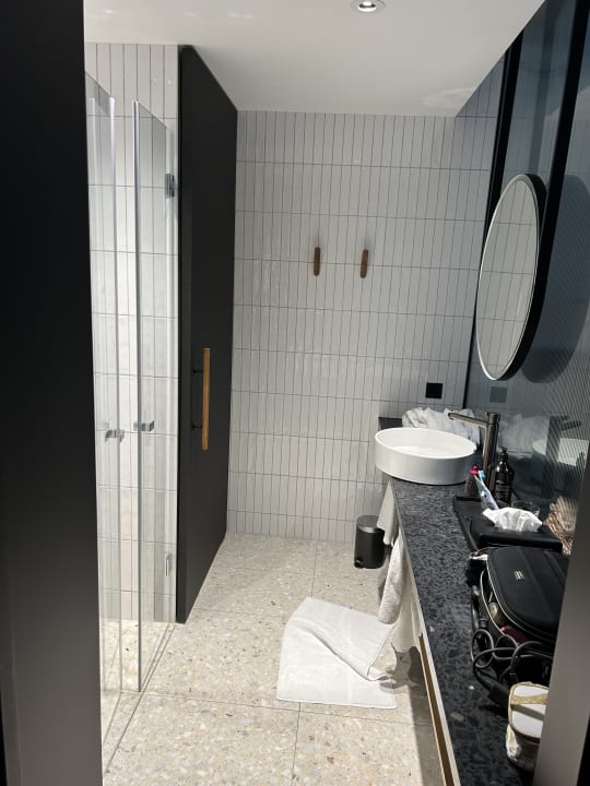 Zimmer Karl August - a Neighborhood Hotel