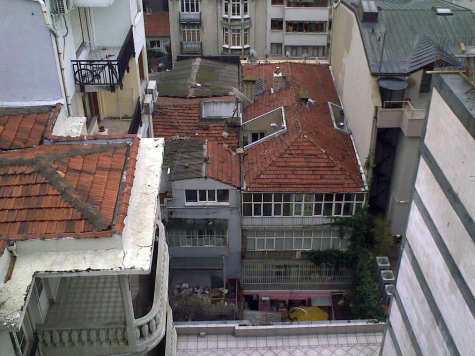 Ausblick auf Nachbarhäuser von der Dachterrasse The Stay Boulevard Nisantasi