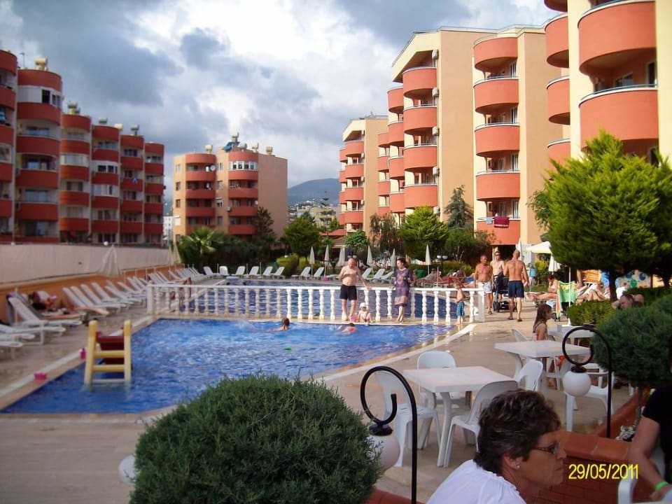 Blick auf den Pool Grand Uysal Beach & Spa Hotel