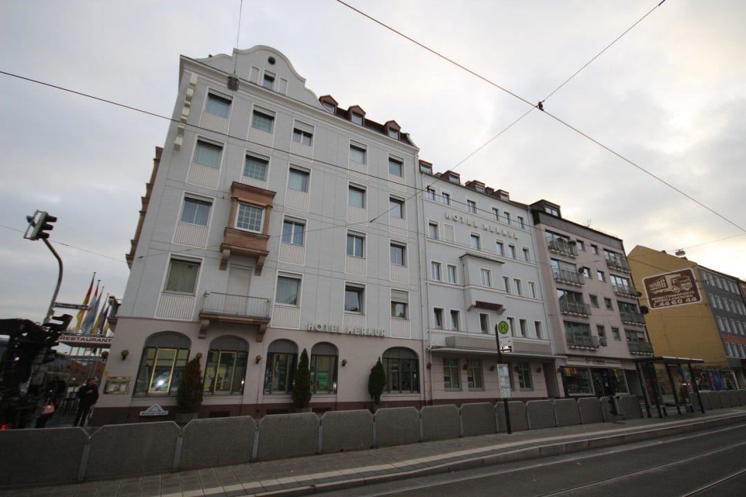 Ansicht von der Pillenreuther Straße Ringhotel Loew's Merkur