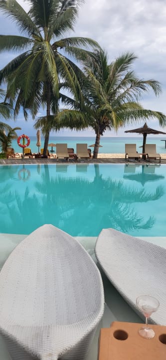 Pool Centara Ras Fushi Resort & Spa Maldives