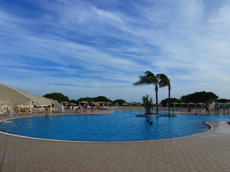Druhý bazén(třetí je vnitřní krytý) AP Adriana Beach Resort