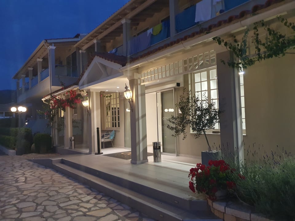 Außenansicht Acharavi Beach Hotel