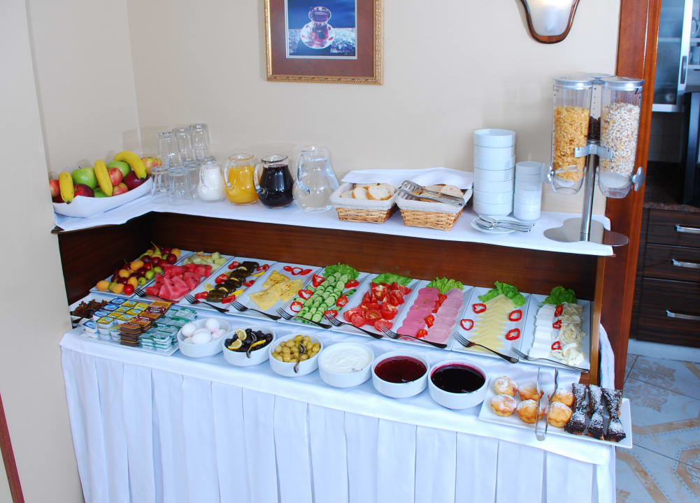 Breakfast and Kitchen Hotel Osmanhan