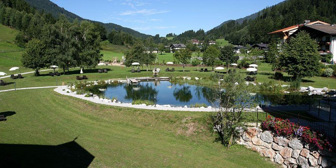 Badeteich und Liegewiese Naturhotel Forsthofgut