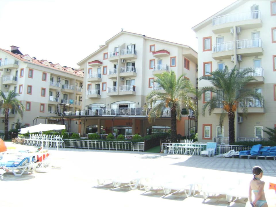 Blick vom Pool aufs Restaurant FUN&SUN Smart Hane Sun Hotel