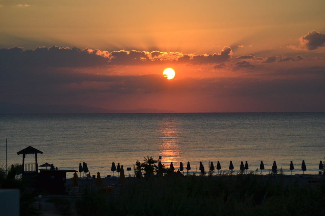 Sonnenaufgang mit Hotel Strand Atlantica Mikri Poli Rhodes