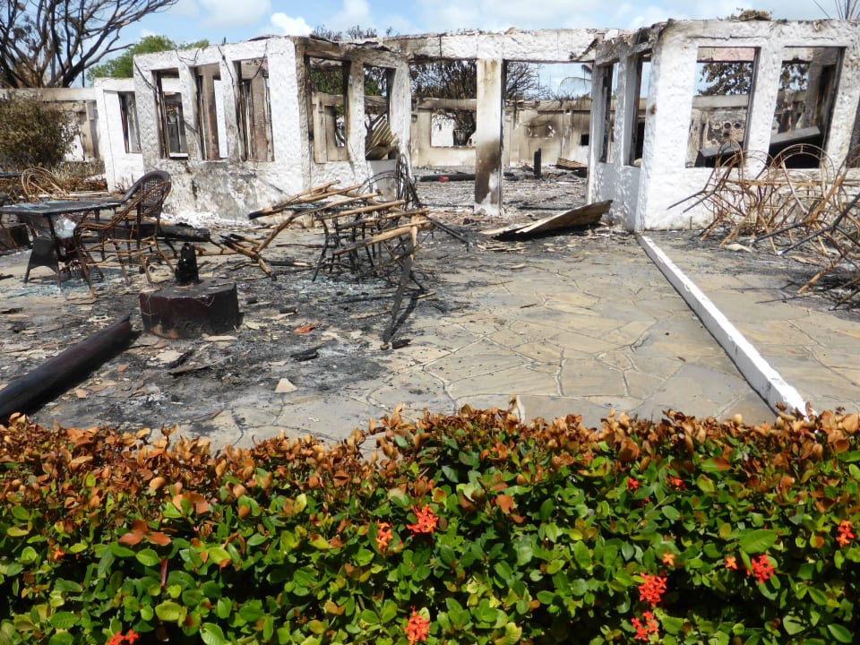 Restaurant am Tag nach dem Feuer Karafuu Beach Resort & Spa