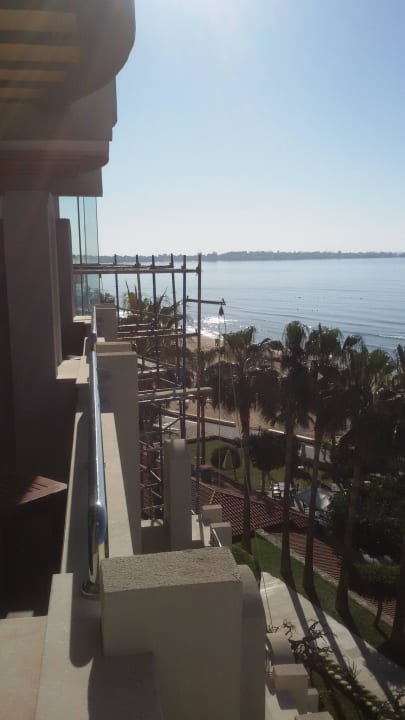 Sehr nah drn und laut Melas Resort Hotel