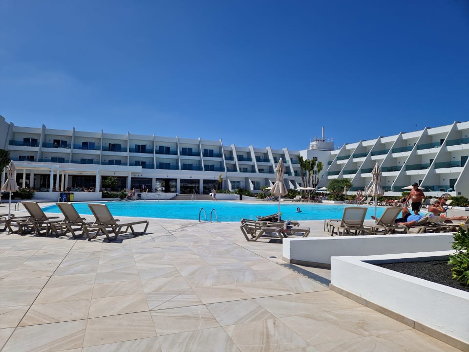 Pool Radisson Blu Resort Lanzarote (Adults Only +16)