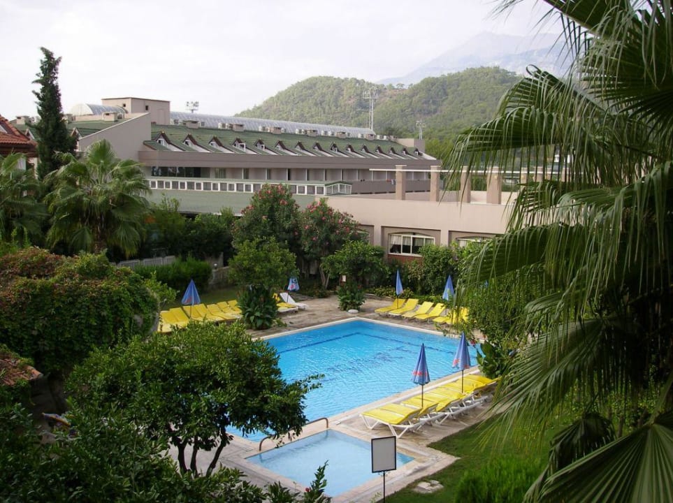 1 der Pools und das Haupthaus Armas Gül Beach