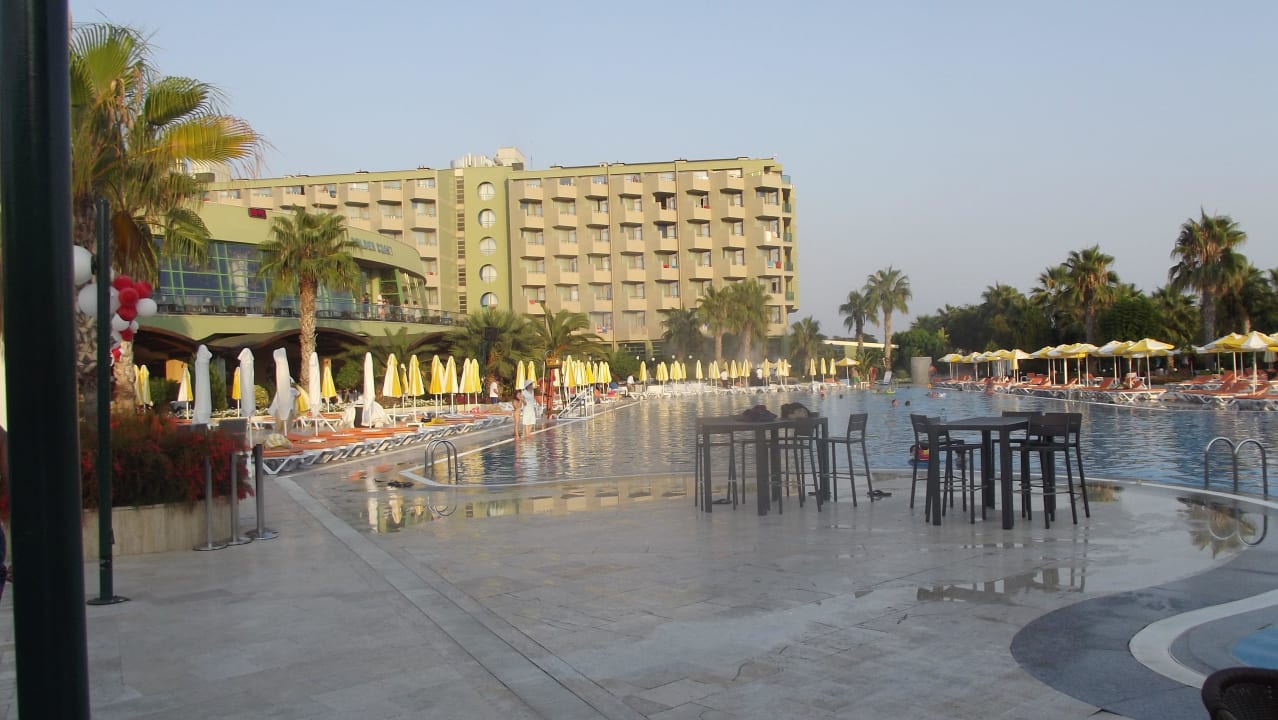 Blick von der Poolbar VONRESORT Golden Coast