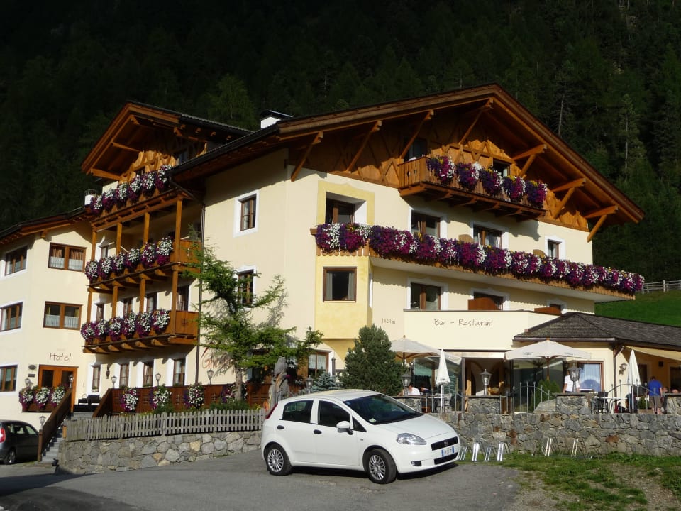 Aussenansicht des Hotels Almhotel Glieshof