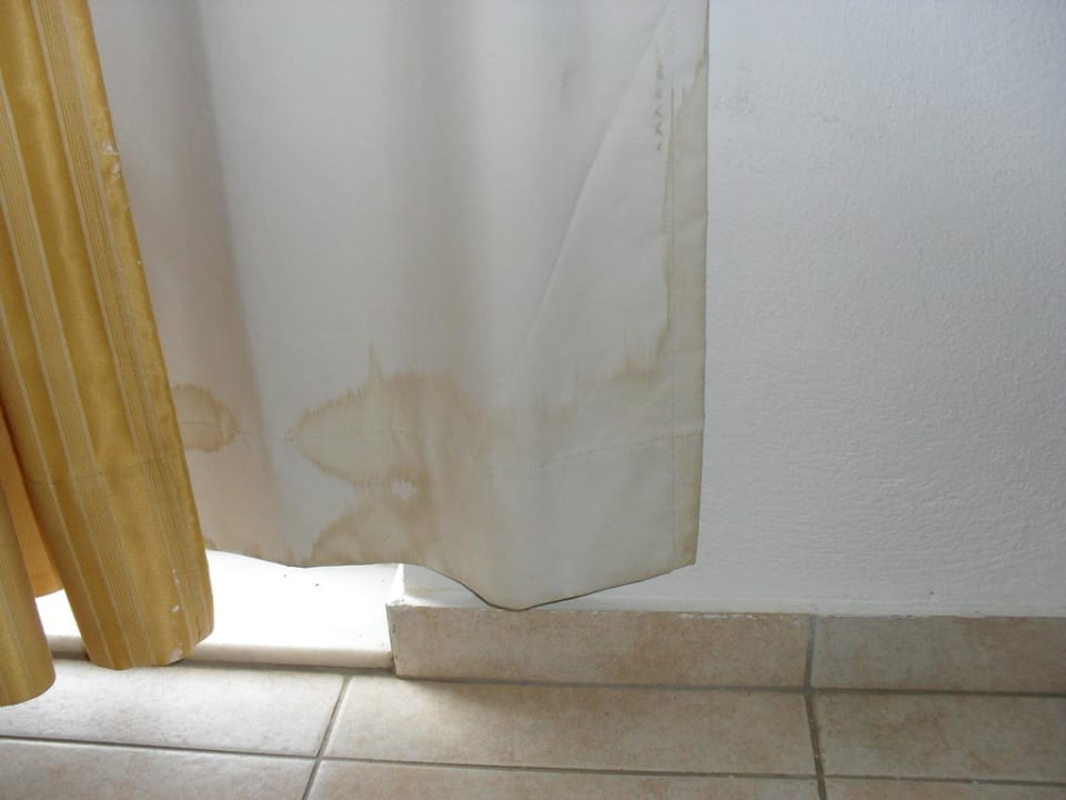 Total verdreckte "Gardine" Asterias Village Resort