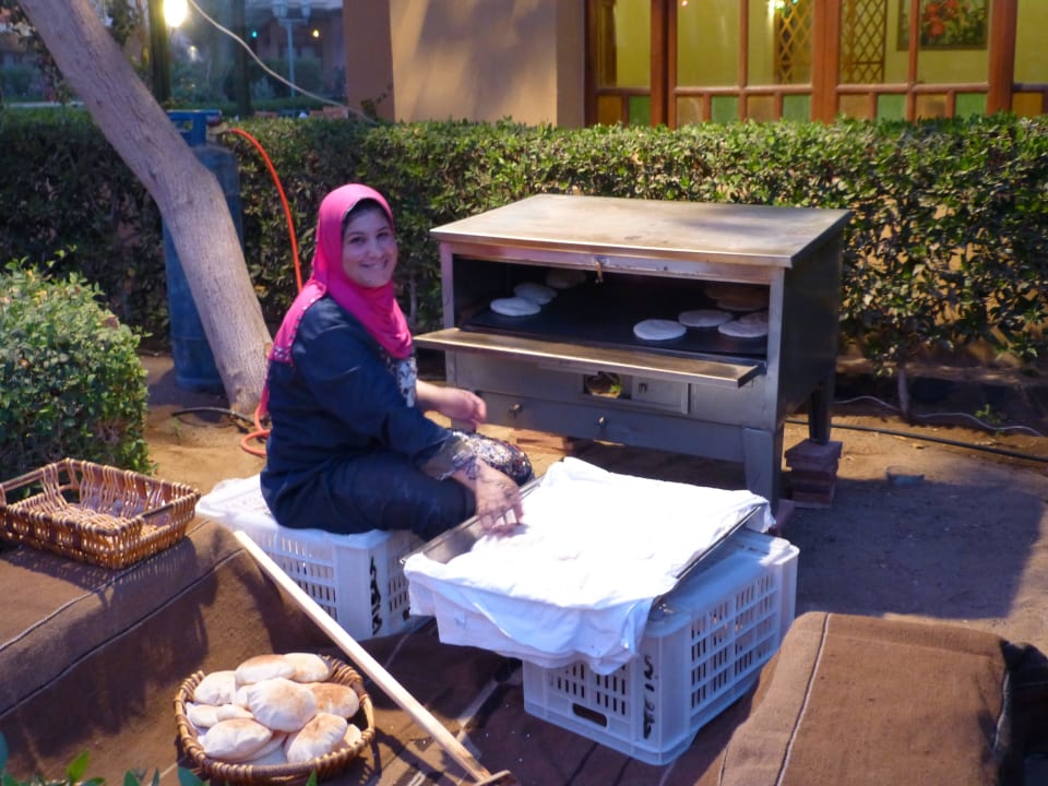 Frisches Fladenbrot im Hotel Three Corners Rihana Resort Deluxe