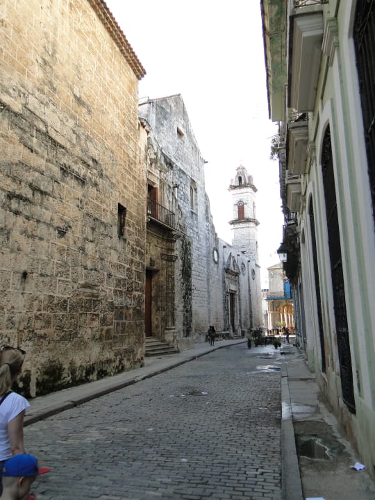 Przed hotelem Hotel Del Tejadillo
