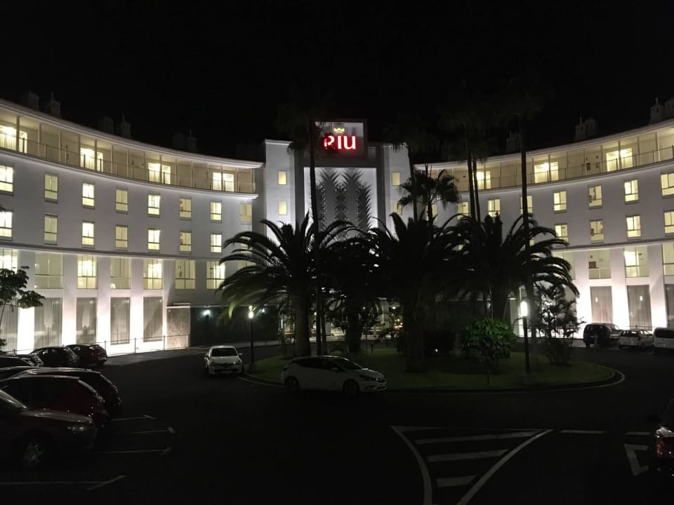 Frontansicht am Abend Hotel Riu Arecas - Adults only