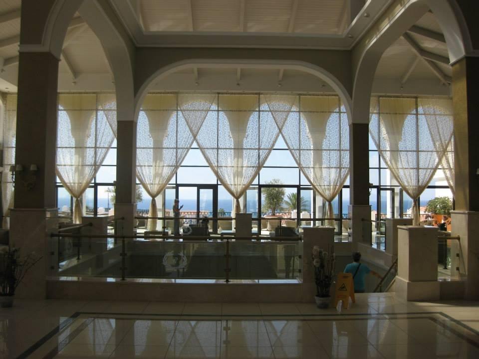Lobby vom Eingang aus fotografiert Porto Bello Royal