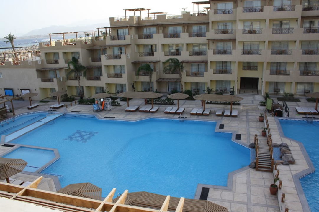 Links kleiner beheizter Pool Imperial Shams Abu Soma