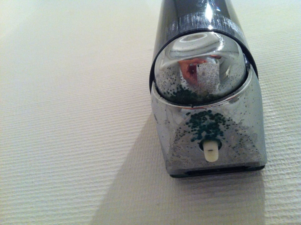 Verschmutzter Seifenspender Meeressterne Hotel Residenz Heringsdorf