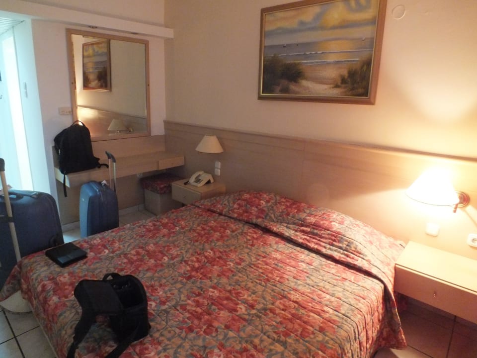 Kleine, aber ordentliche Zimmer Tylissos Beach Hotel
