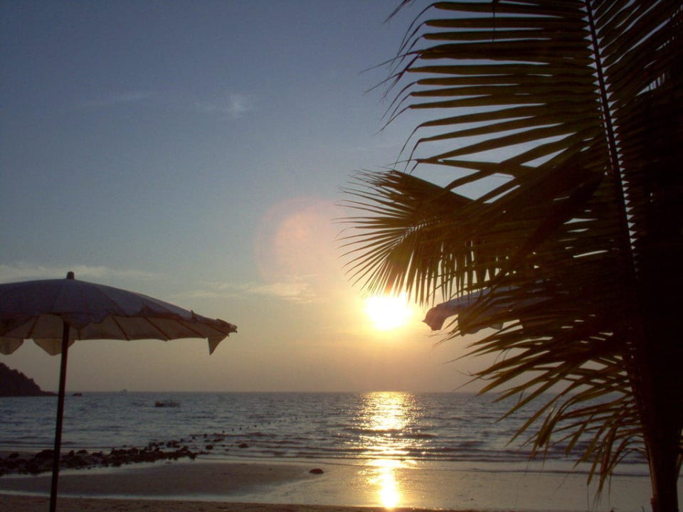 Bajeczne zachody słońca na naszej plaży Ao Prao Resort