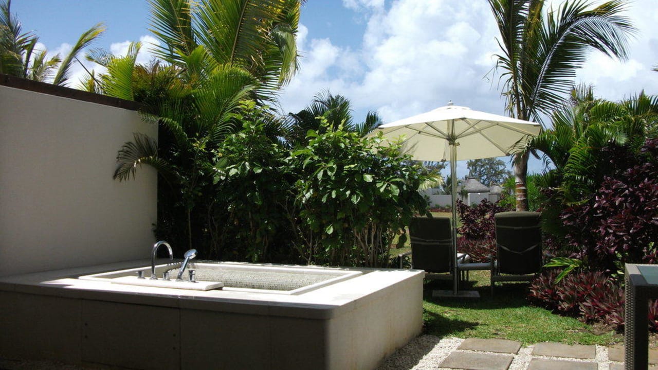 Gemauerte Wanne auf der Terrasse SO/ Mauritius Hotel
