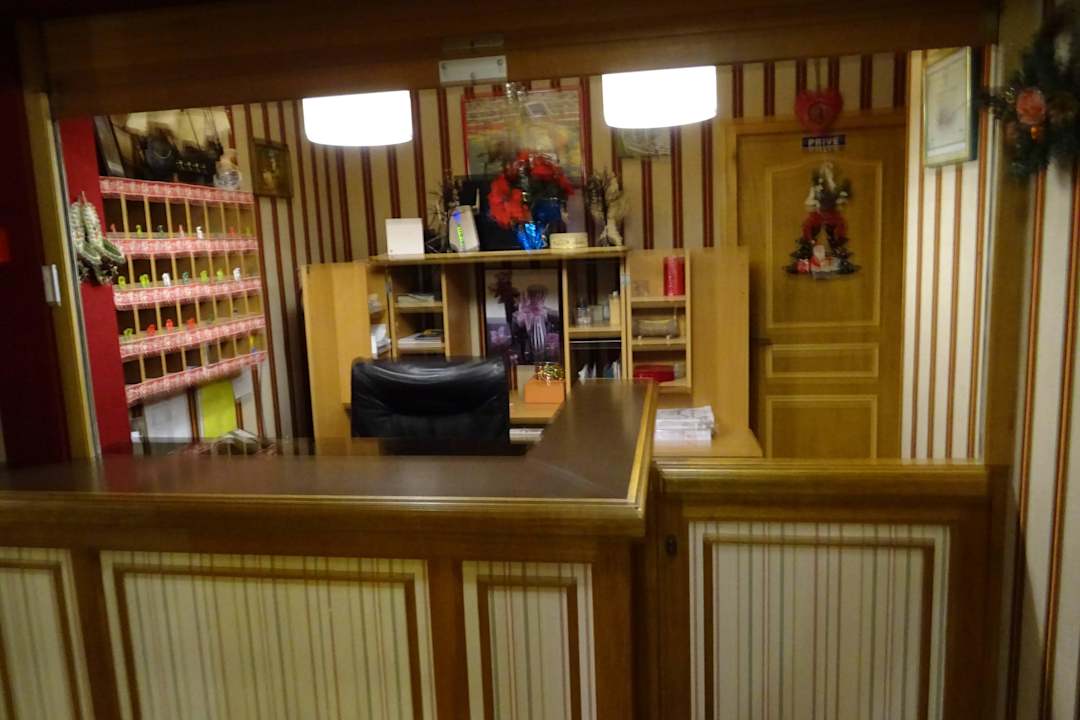 Rezeption des Hotels Hotel Bienvenu