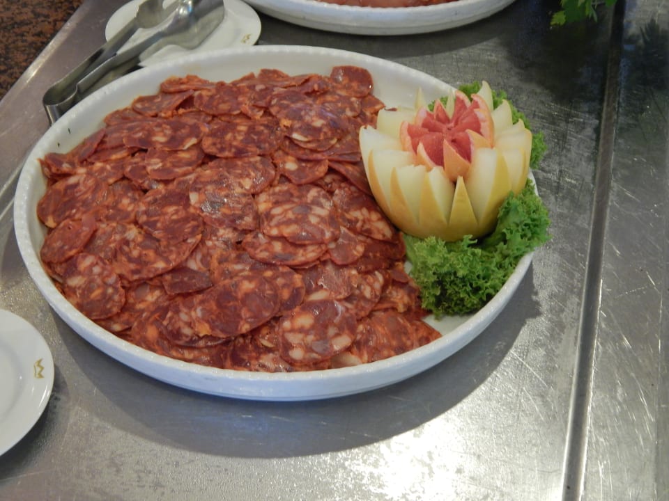 Ohne spanische Wurst geht es nicht. Hotel Riu Palace Tres Islas