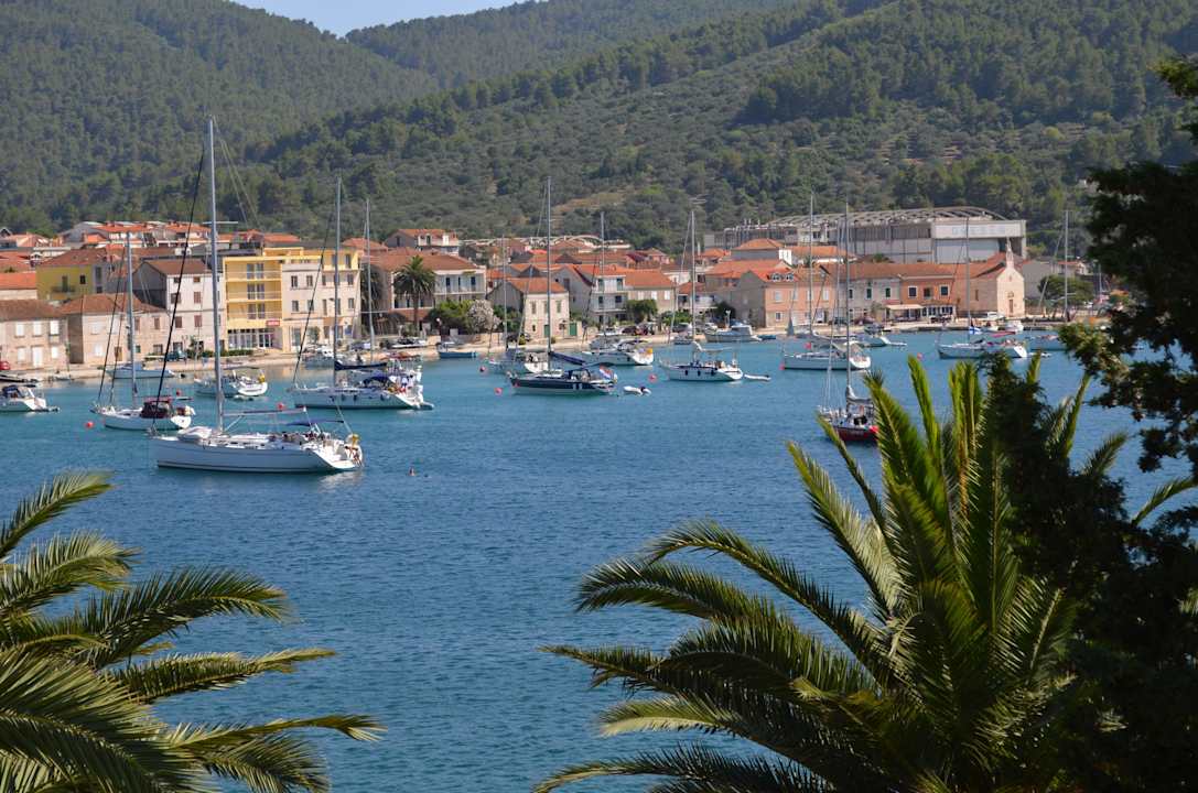 Widok na miasto Vela Lukę. Hotel Posejdon