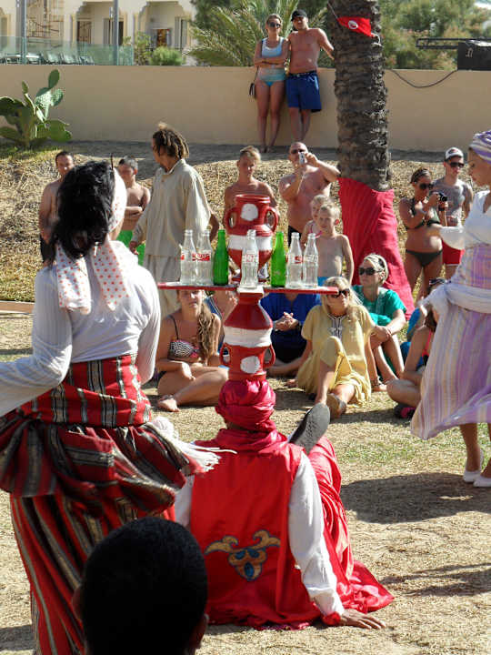 Am Nationalfeiertag gab es schon am Vormittag eine Folklores Hotel Rosa Beach
