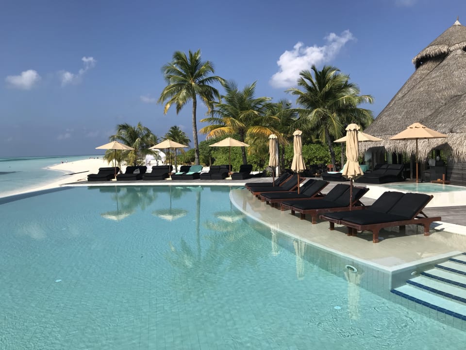 Pool Kuredu Island Resort & Spa
