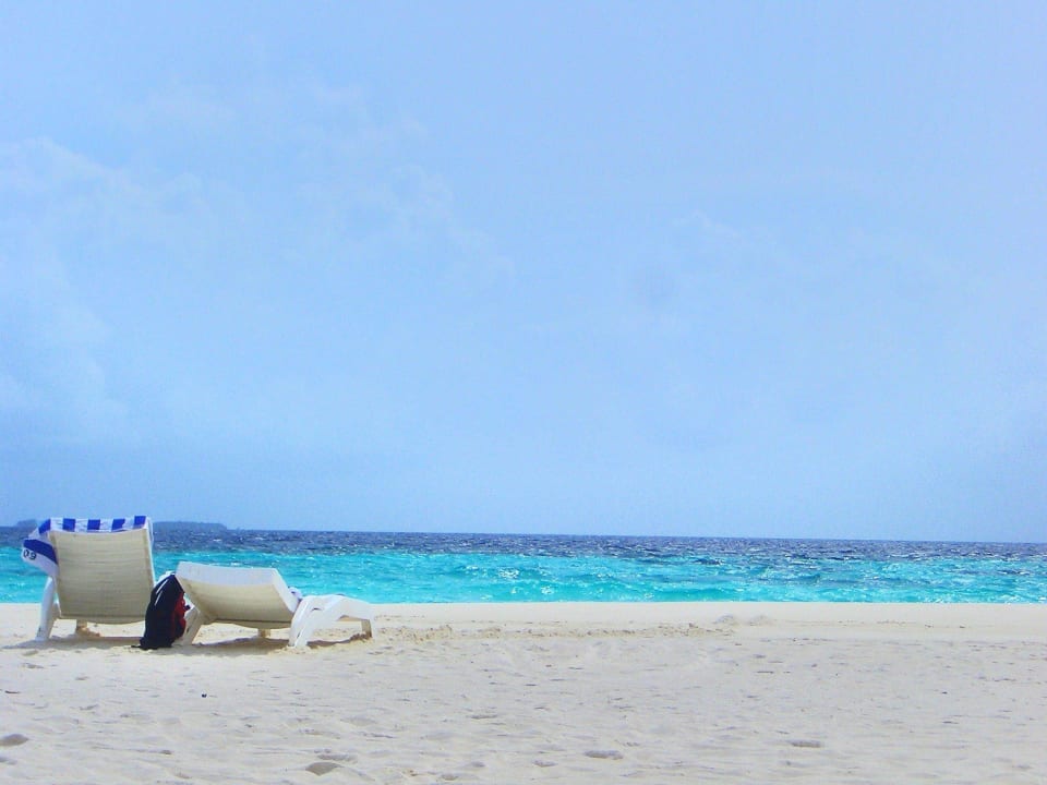 Wunderschöner breiter Sandstrand Thulhagiri Island Resort