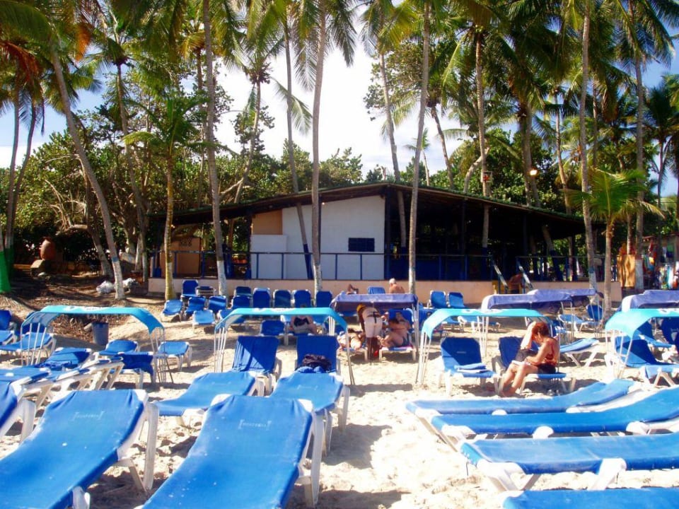 Strand mit Strandbar Hotel Hesperia Playa el Aqua Beach