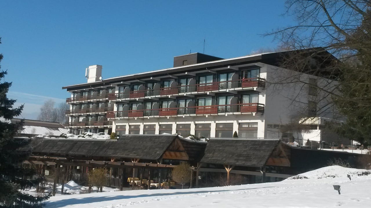 Von der Staßenseite Hotel Sonnenhof