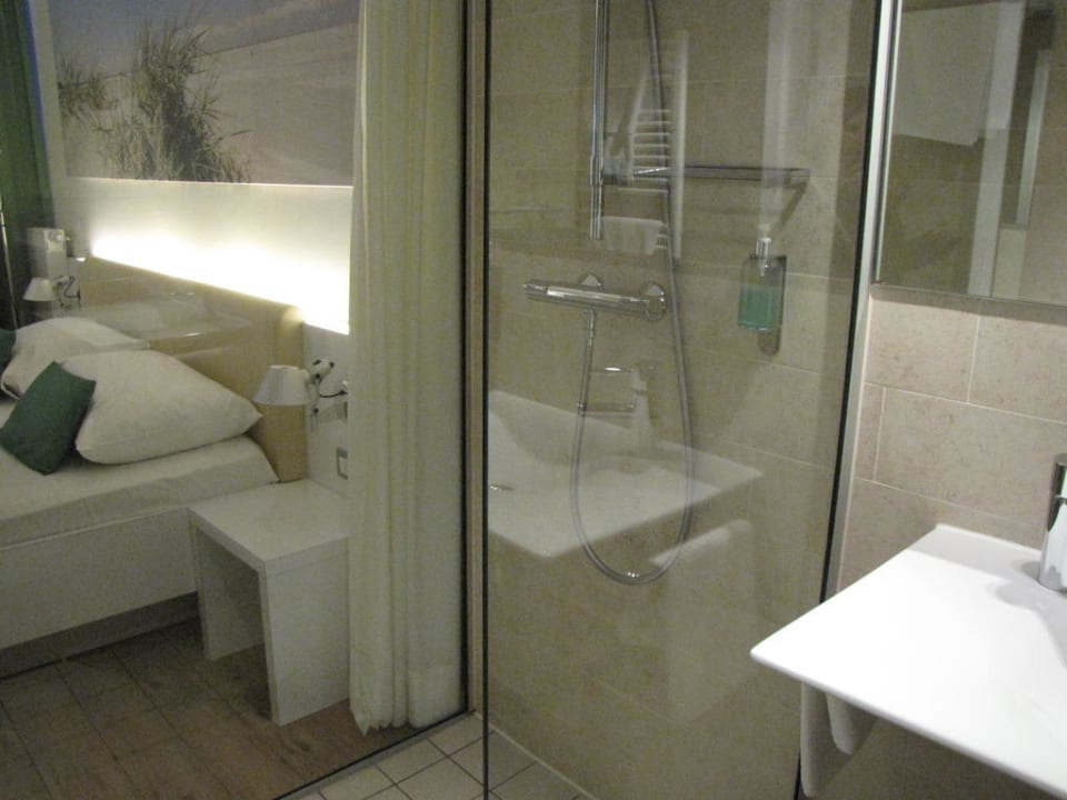 Zimmer und Bad Strandgut Resort