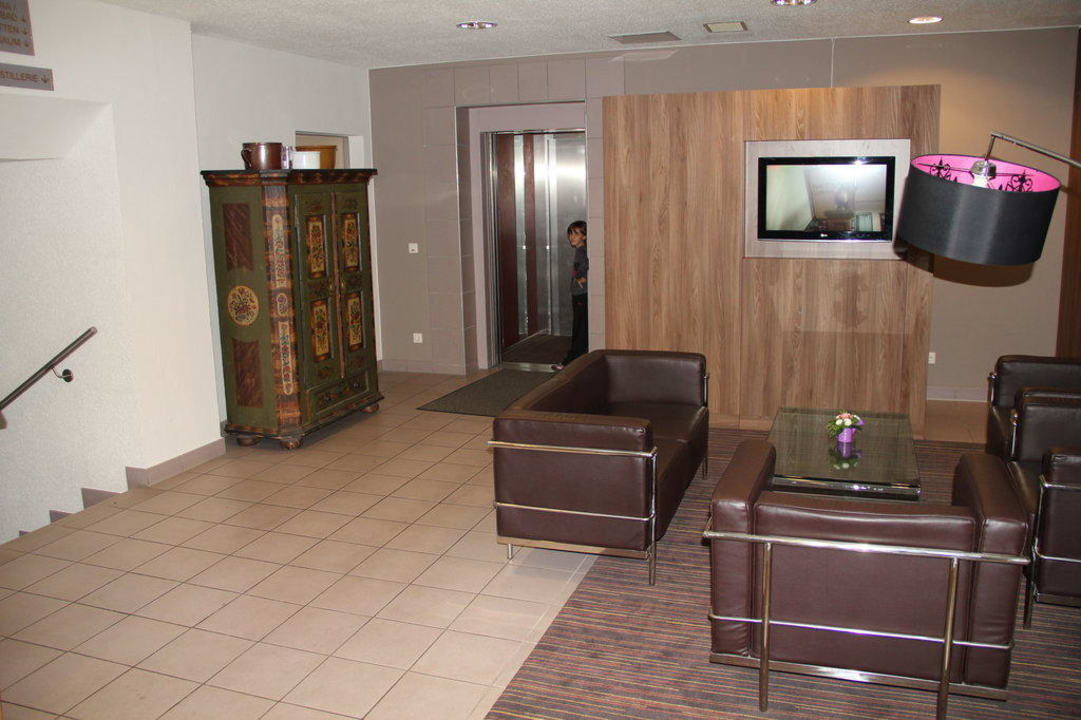 Zum Fahrstuhl mit Sitzecke Rathaushotels Oberwiesenthal