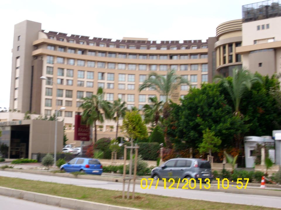 Von der Straßenseite Fame Residence Lara & Spa