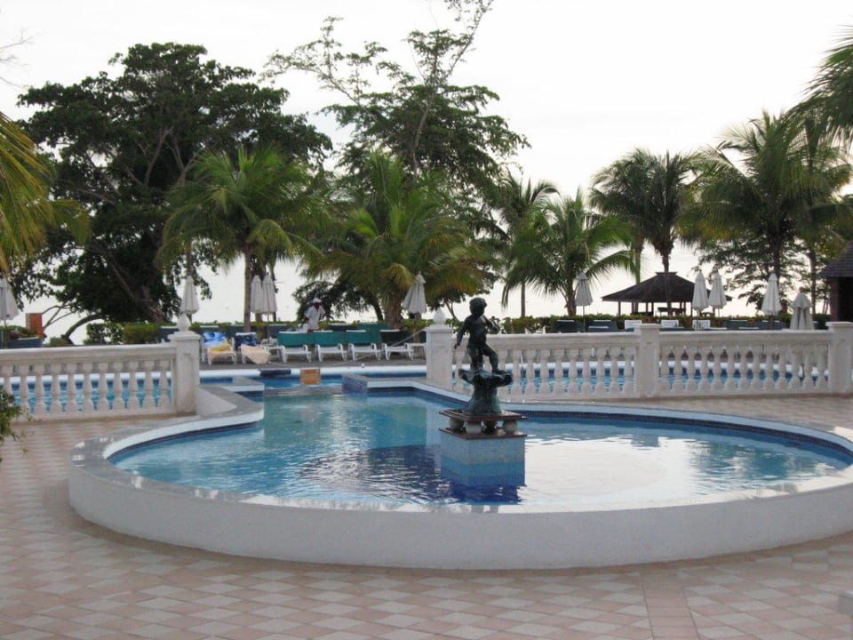 Blick über die Anlage von der Nähe der Lobby aus Hotel Riu Negril