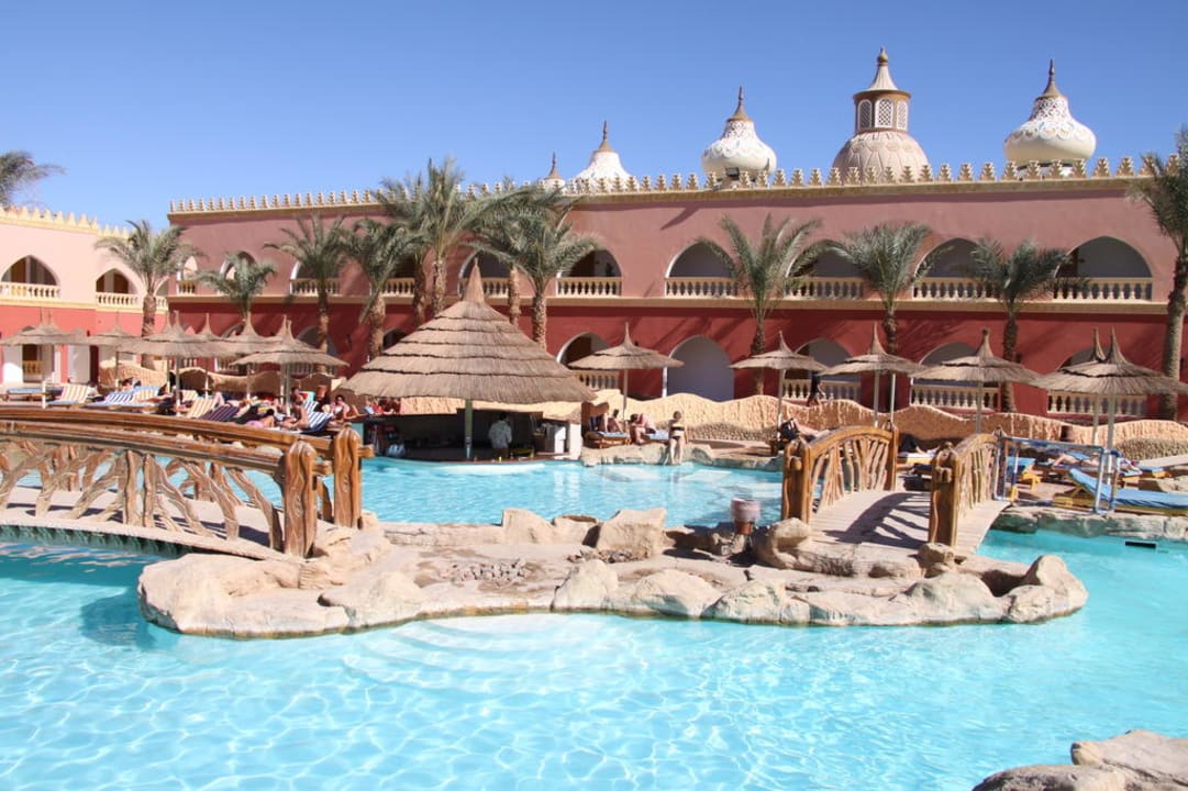 Ruhige und windgeschützte Poollandschaft Pickalbatros Alf Leila Wa Leila Resort - Neverland Hurghada