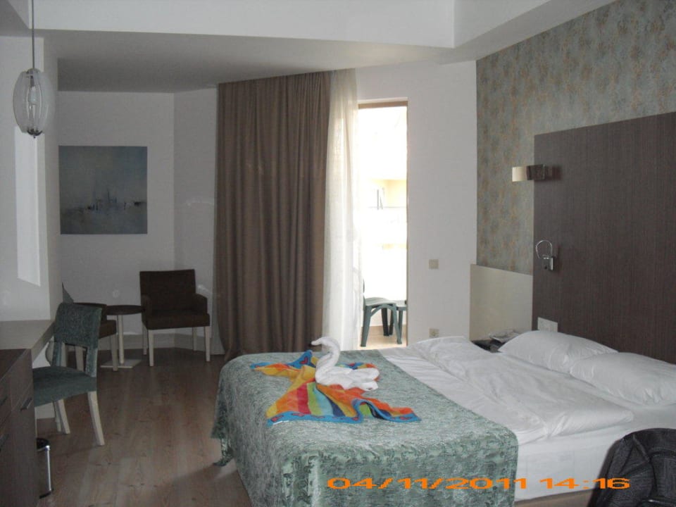 Zimmer Port Side Resort Hotel